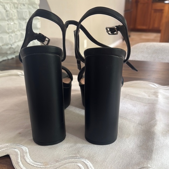 Steve Madden Black Chunky Platform Sandals - Picture 3 of 3